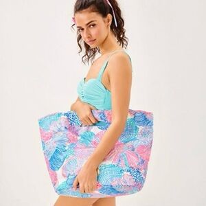 Lilly Pulitzer Cooler Tote Multi Roar of the Seas GWP NWT
